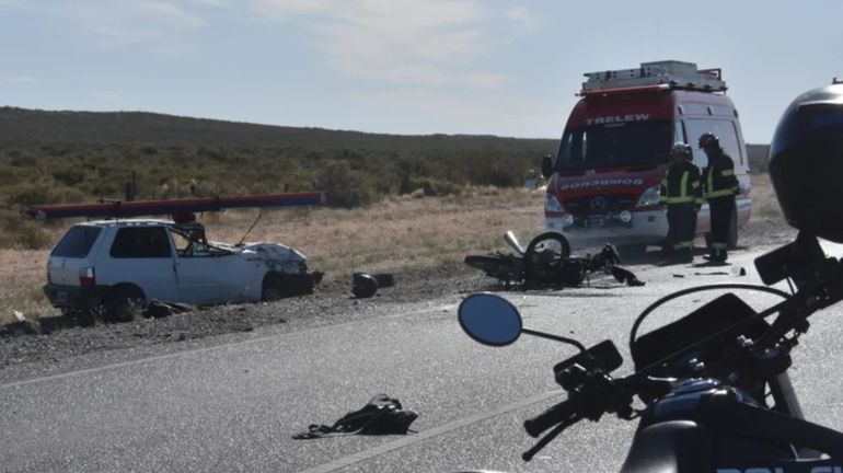 Chubut atropelló y mató a dos personas tras cruzarse de carril en la Ruta 25.