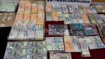 En uno de los domicilios allanados, la Policía secuestró más de 16 mil dólares.