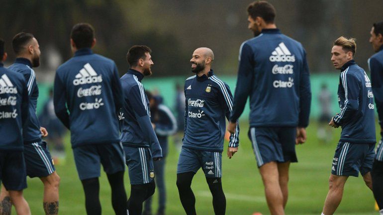 Mascherano y Messi en el centro de la escena