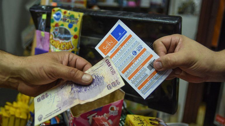 Dejar el auto en el centro ya cuesta 9 pesos