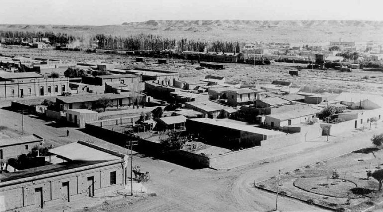Una muestra de fotos recorre el crecimiento de Neuquén