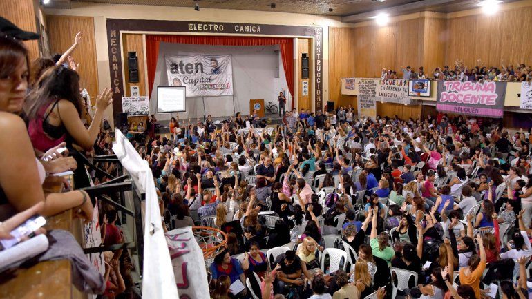 Las asambleas siguen siendo multitudinarias. El miércoles habrá una revisión de la mesa salarial del próximo lunes.