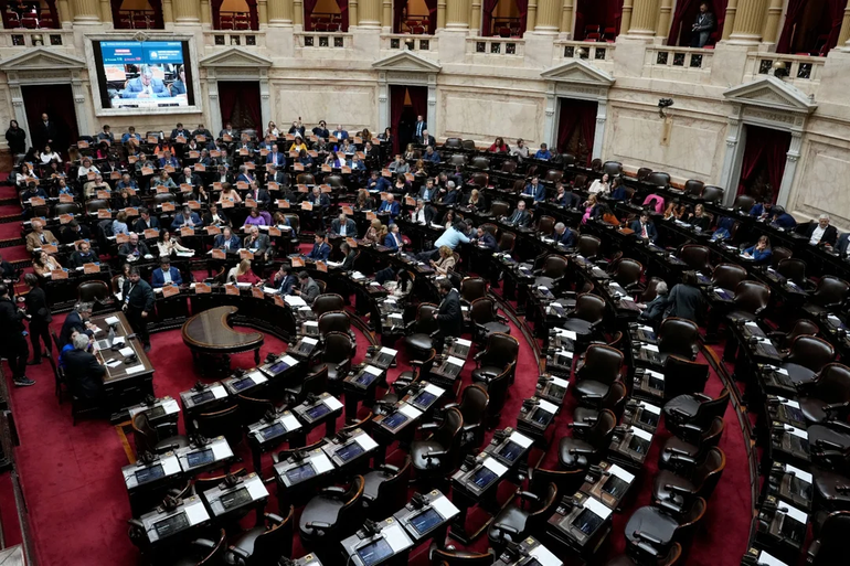 Sesión de la Cámara de Diputados, a principios de mes, en la que aprobó el reajuste de jubilaciones y el pago de deudas a las provincias que no transfirieron sus cajas previsionales, entre ellas Neuquén