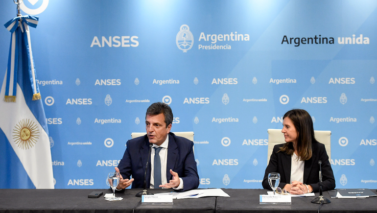 Anuncian aumento de 15,6% para jubilaciones y un bono de $10.000