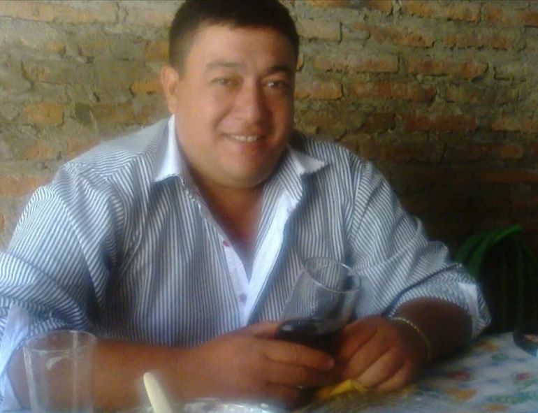 Efraín García le hizo un pedido a su hija y le ofreció recibirla en su casa de Paraguay, el país donde Nayelly nació y creció hasta que tuvo que mudarse a vivir con su madre en Santa Cruz. Efraín García le hizo un pedido a su hija y le ofreció recibirla en su casa de Paraguay, el país donde Nayelly nació y creció hasta que tuvo que mudarse a vivir con su madre en Santa Cruz. 