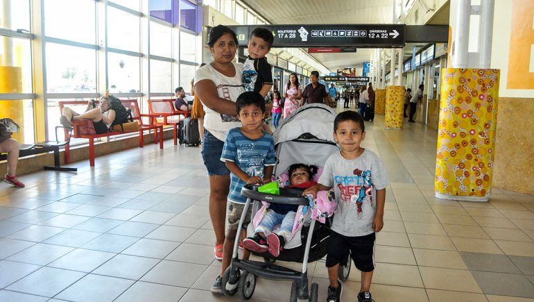 No tienen a dónde ir y se instalaron en la terminal