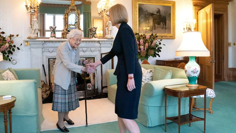 La &uacute;ltima foto con vida de Isabel II. Fue el pasado martes 6, cuando recibi&oacute; a la primera ministra Liz Truss.