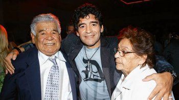 El 10 amaba y extrañaba a sus padres, Doña Tota y Don Diego. El 10 amaba y extrañaba a sus padres, Doña Tota y Don Diego.