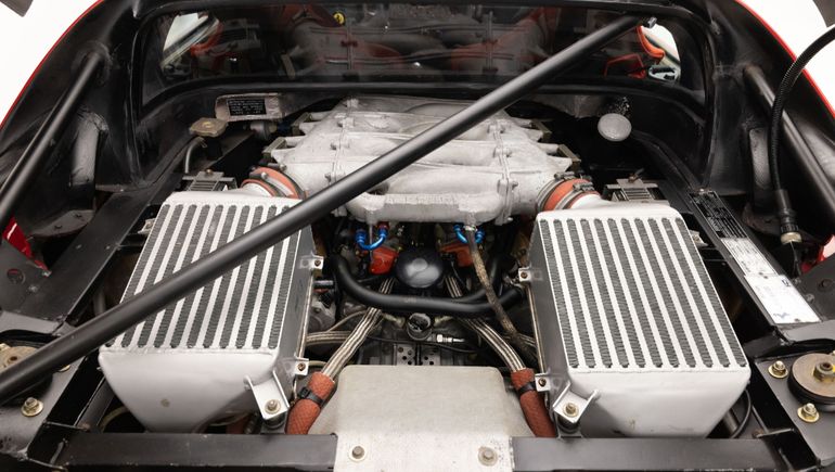 El motor es un V8 biturbo de 478 caballos de potencia. El motor es un V8 biturbo de 478 caballos de potencia.