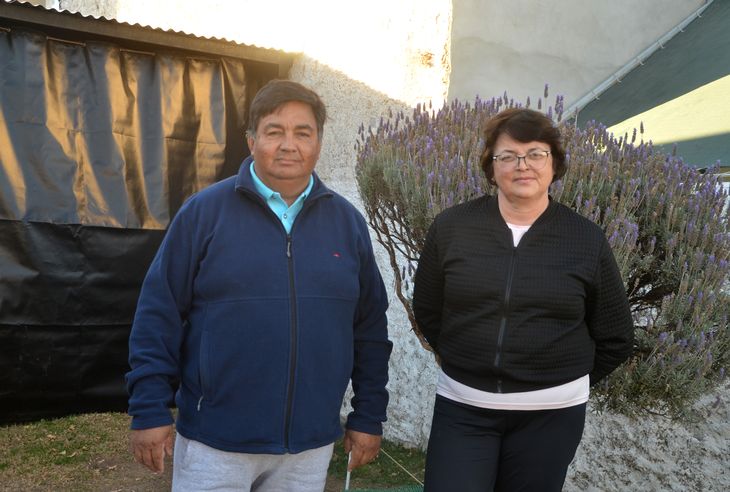 Adriana P&eacute;rez y Osvaldo Mu&ntilde;oz son los guardianes de la memoria del pueblo: fotos, afiches y an&eacute;cdotas que mantienen viva la historia de Fern&aacute;ndez Oro.