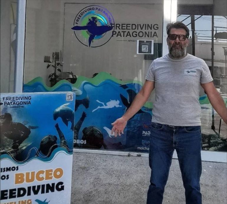 Alejandro Andrés, dueño de la agencia de buceo Freediving Patagonia, de Puerto Madryn. Alejandro Andrés, dueño de la agencia de buceo Freediving Patagonia, de Puerto Madryn.