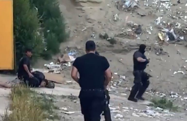 Según medios locales, una persona fue capturada en las inmediaciones del lugar. Según medios locales, una persona fue capturada en las inmediaciones del lugar.