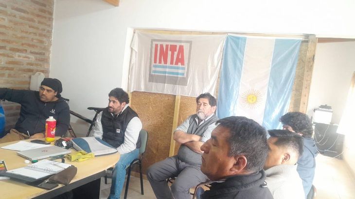 La Comisión de Riego se ha reunido en varias oportunidades con técnicos del INTA por la crisis hídrica en la región. La Comisión de Riego se ha reunido en varias oportunidades con técnicos del INTA por la crisis hídrica en la región.