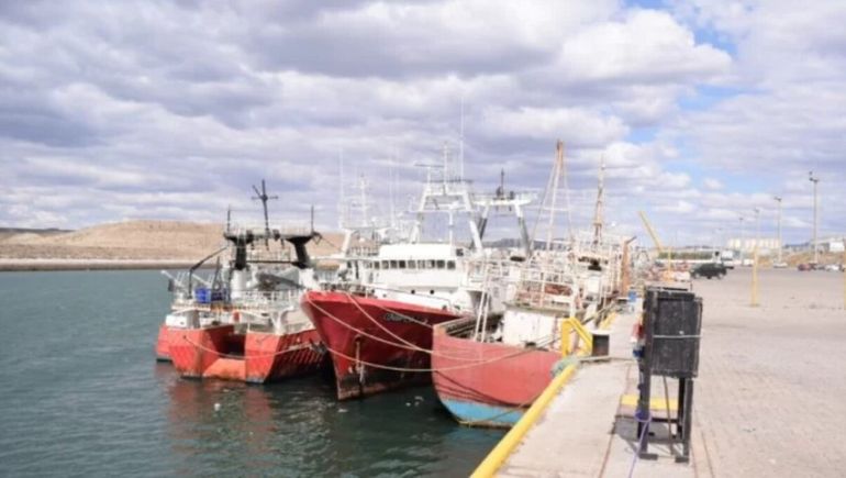 Los trabajadores piden colaboración a las empresas para disponer de una ambulancia en el puerto de Caleta Olivia. Los trabajadores piden colaboración a las empresas para disponer de una ambulancia en el puerto de Caleta Olivia. 