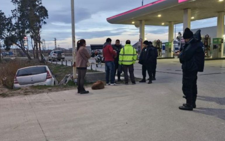 El conductor se durmió y el Fiat Palio terminó en un zanjón de desagüe: tenía 1.7 gr/l de alcholo en sangre. El conductor se durmió y el Fiat Palio terminó en un zanjón de desagüe: tenía 1.7 gr/l de alcholo en sangre.