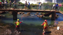Voluntarios realizaron un operativo especial de limpieza en las Cataratas del Iguazú. Voluntarios realizaron un operativo especial de limpieza en las Cataratas del Iguazú.