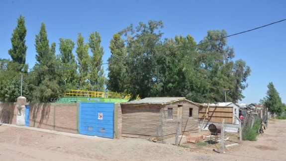 La planta Hibepa del oeste funciona sobreexigida y hay varias viviendas pegadas al predio. CALF no hace la conexión eléctrica por el riesgo que corren los vecinos que viven allí.