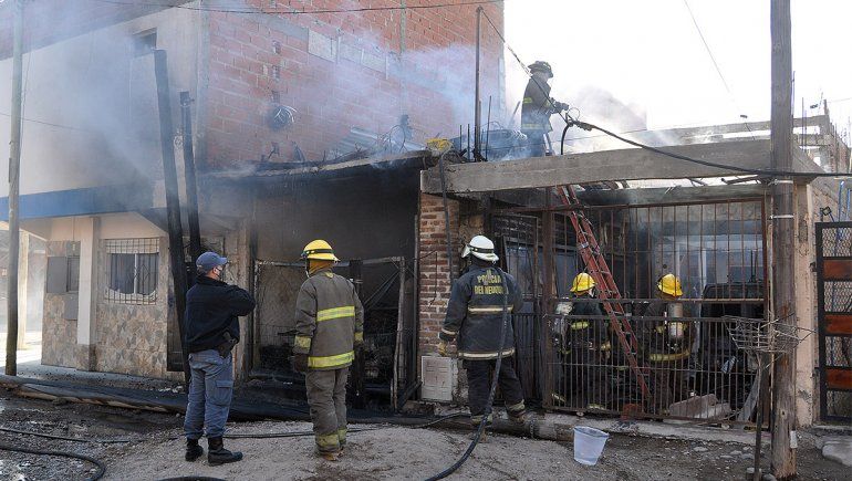 Una explosión en un garaje sacudió el barrio La Sirena