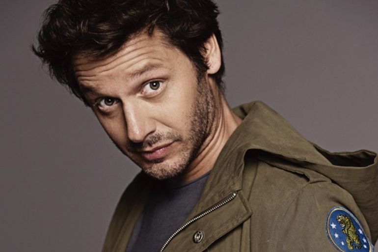 El actor recibió la visita de su novia en el ensayo de El Método Gronholm.