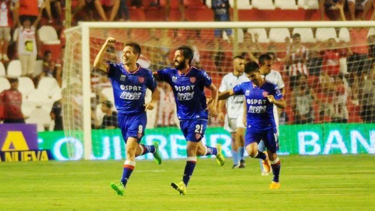 Riaño metió un doblete y ya lleva 3 goles en dos partidos.