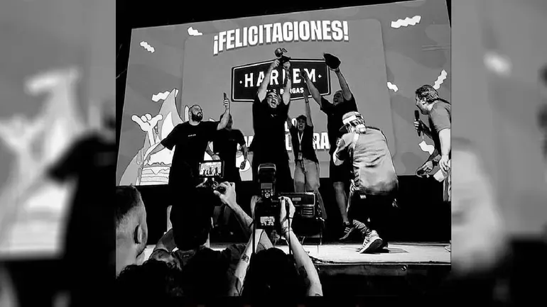 Parte del equipo de Harlem en el escenario del Burger Palusa 2024 Parte del equipo de Harlem en el escenario del Burger Palusa 2024