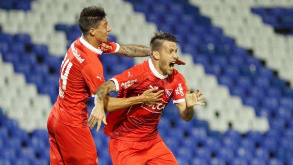 Con los dientes apretados. El equipo de Avellaneda terminó con 10 y el punto en Mendoza fue positivo.