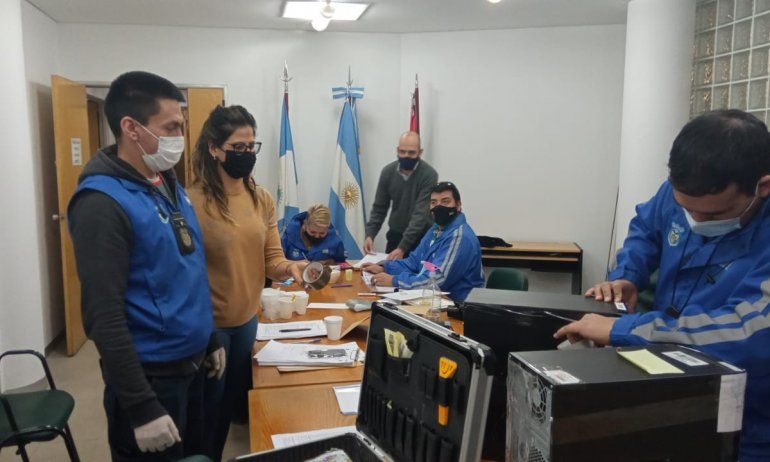 Explosión en Aguada San Roque: hubo allanamientos en el CPE y Obras Públicas 