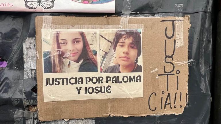 Los carteles con los que buscaban a Josué y Paloma mientras estaban desaparecidos. Los carteles con los que buscaban a Josué y Paloma mientras estaban desaparecidos.
