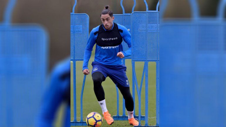 Funes Mori publicó un mensaje por Malvinas y los ingleses le dijeron de todo