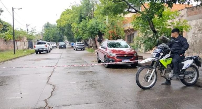 La policía confirmó que la víctima vivía junto a sus dos hermanos bajo el cuidado de su tío abuelo.