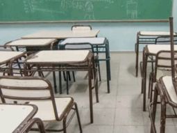 Con el bono extraordinario buscan calmar las aguas y evitar medidas de fuerza de los docentes de Chubut, quienes reclaman que llevan cuatro meses de atraso salarial. Con el bono extraordinario buscan calmar las aguas y evitar medidas de fuerza de los docentes de Chubut, quienes reclaman que llevan cuatro meses de atraso salarial.