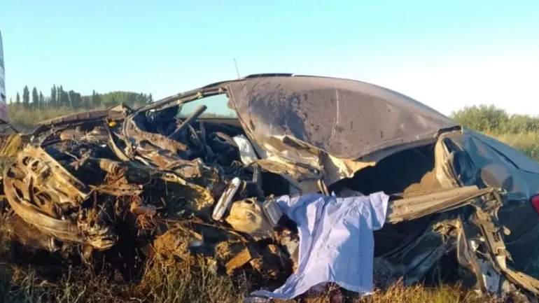 El fuerte choque registrado en la Ruta 22, en el Valle Medio rionegrino, provocó la muerte de una mujer de Comodoro Rivadavia. El fuerte choque registrado en la Ruta 22, en el Valle Medio rionegrino, provocó la muerte de una mujer de Comodoro Rivadavia.