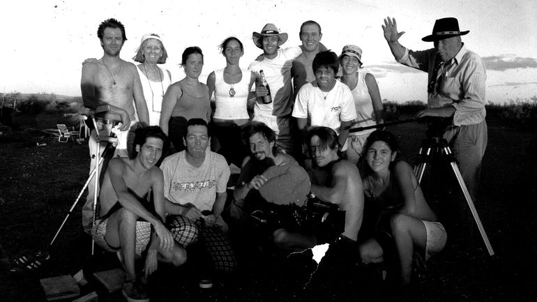 Marcelo, junto a su nieto Néstor y el equipo que grabó Punta de Flecha. Marcelo, junto a su nieto Néstor y el equipo que grabó Punta de Flecha.