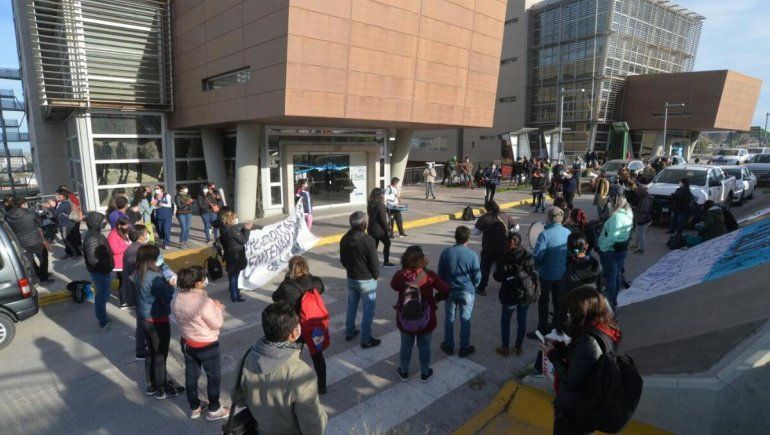 Trabajadores de salud reclaman que no haya descuentos por el paro