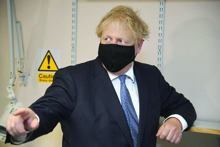 El premier británico no tomó dimensión de los asintomáticos.