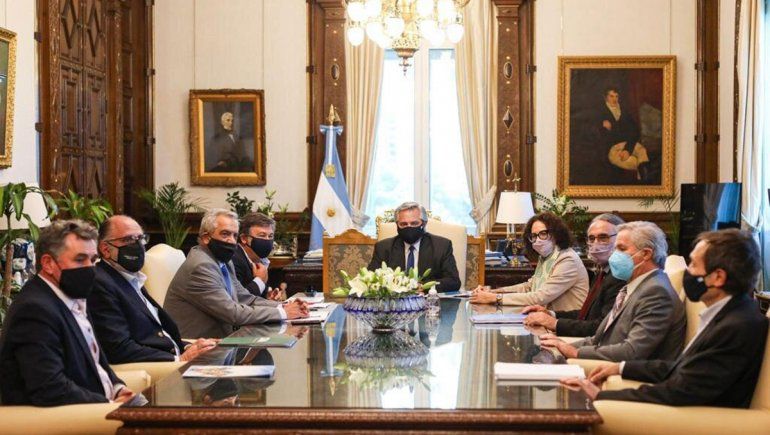 El campo convocó a un paro por el freno de las exportaciones