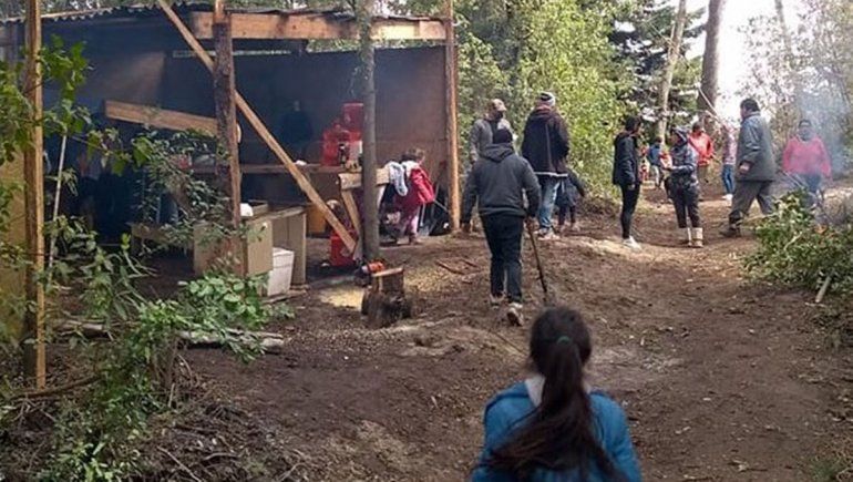 Vecinos de Villa la Angostura acampan en reclamo de tierras