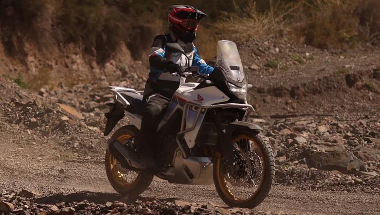 La nueva Honda Transalp llega a la Argentina importada desde Japón.