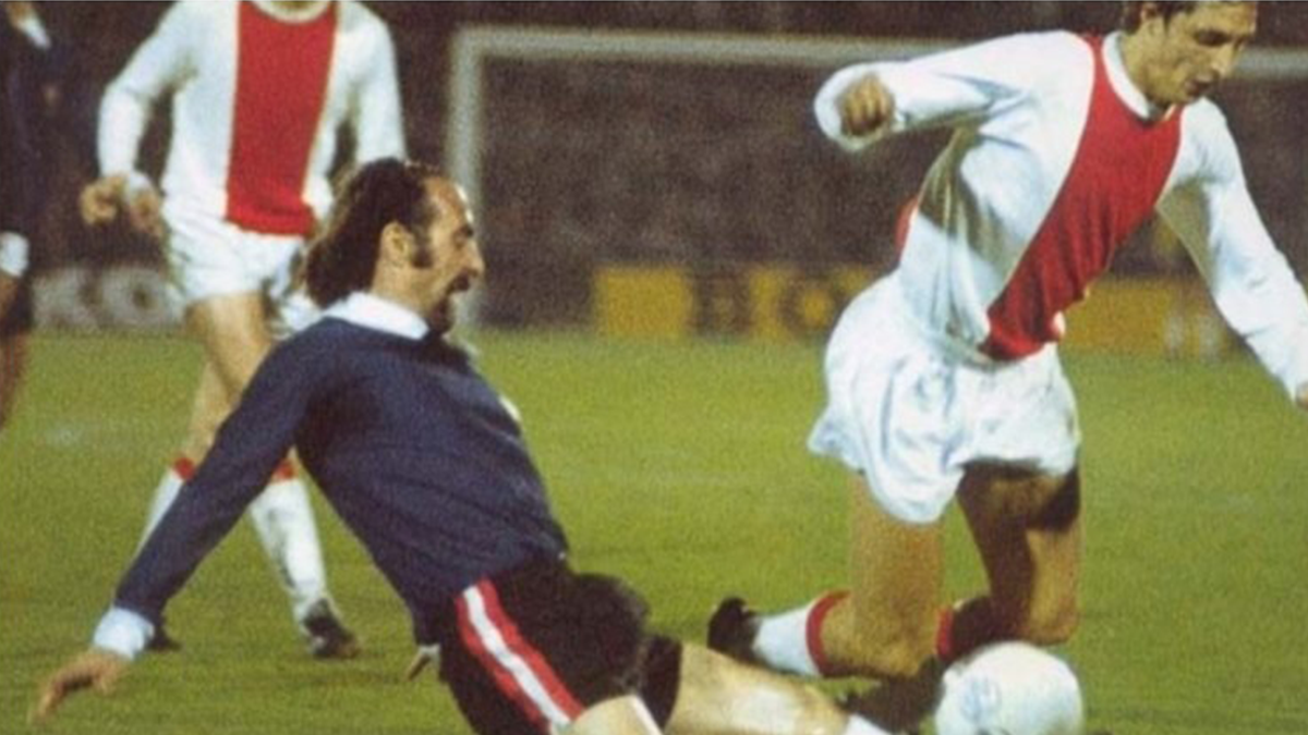 Mírcoli, el de la patada que sacó de la cancha a Cruyff, a LMN