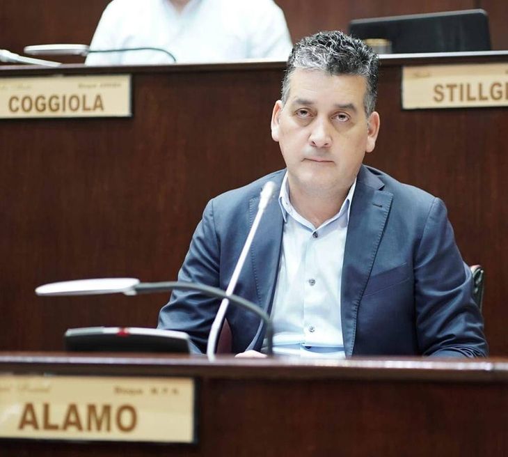 El presidente de la bancada del MPN de legisladores provinciales , Gabriel Alamo, respaldó las gestiones por las represas del gobernador. El presidente de la bancada del MPN de legisladores provinciales , Gabriel Alamo, respaldó las gestiones por las represas del gobernador.
