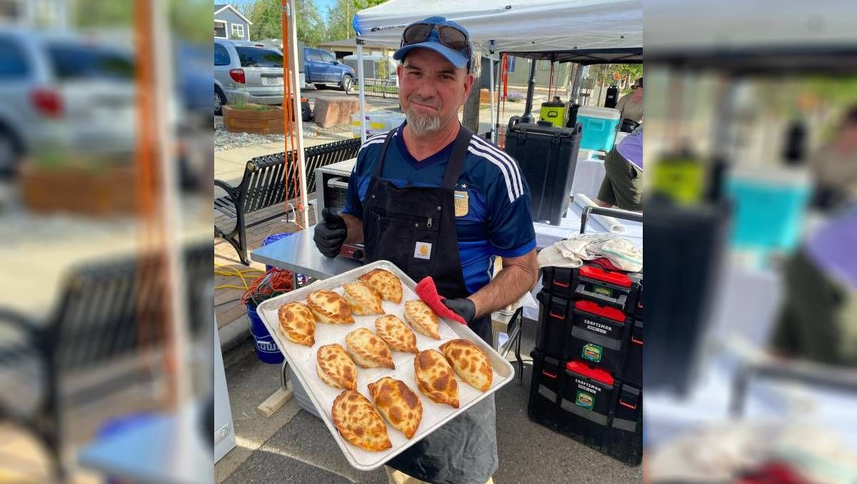 De extra en el film Troya a vender empanadas a 60 dólares en EE.UU: la increíble vida de un cocinero neuquino