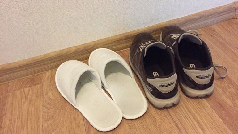 Cuarentena: ¿hay que sacarse el calzado y la ropa al volver del trabajo?