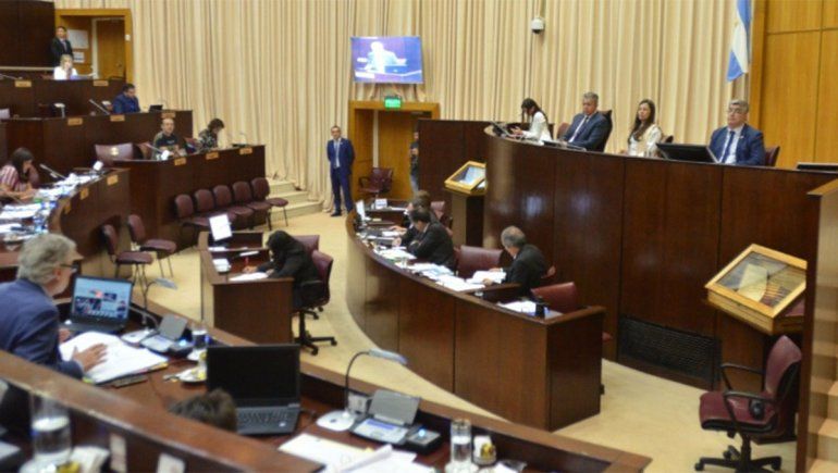 Ley para crear un banco de datos del petróleo y la minería