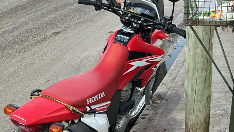 Tras un intento fallido de robo a un camión, recuperaron una moto robada