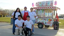 Construyeron un carro de dulces para ayudar a sus hijos en la universidad y conquistaron el Paseo de la Costa Construyeron un carro de dulces para ayudar a sus hijos en la universidad y conquistaron el Paseo de la Costa