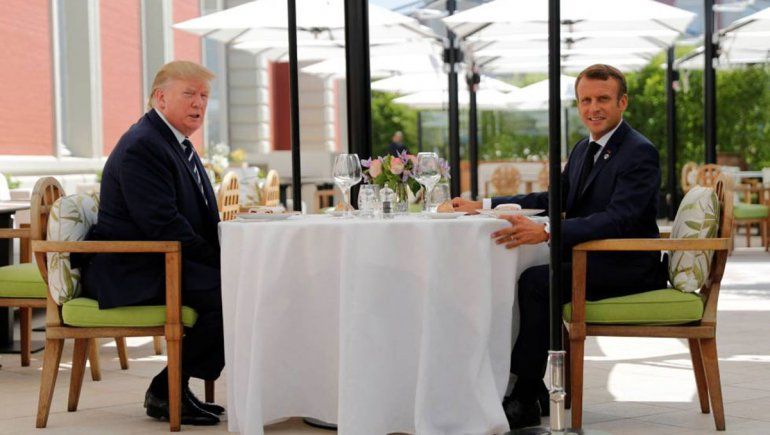 Macron con Trump, en un almuerzo para limar asperezas