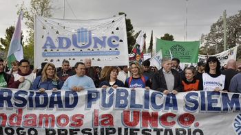 El paro será a nivel nacional y los docentes de UNCo adhieren. El paro será a nivel nacional y los docentes de UNCo adhieren.