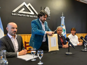 Se abrieron los pliegos de interesados para la obra del aeropuerto de Chapelco