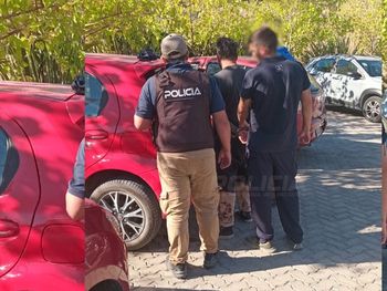 le robaron sus instrumentos en fernandez oro y los pusieron a la venta en neuquen