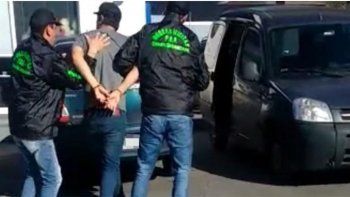 le hacen el verso por tinder y atrapan a un profugo le hacen el verso por tinder y atrapan a un profugo